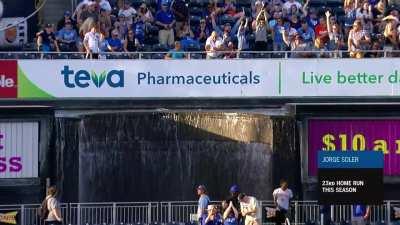 [Highlight] Jorge Soler crushes a 450 foot HR into the fountain (July 2019)