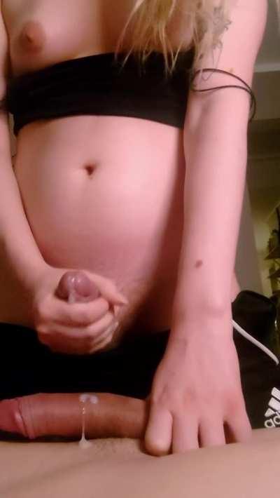 Cumming on my girlfriends dick before sucking it makes me love it even more hihi...