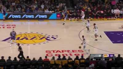 [Highlight] LeBron James is forced to play 1 v 5 as no other Lakers player bothers to cross halfcourt (High Quality)