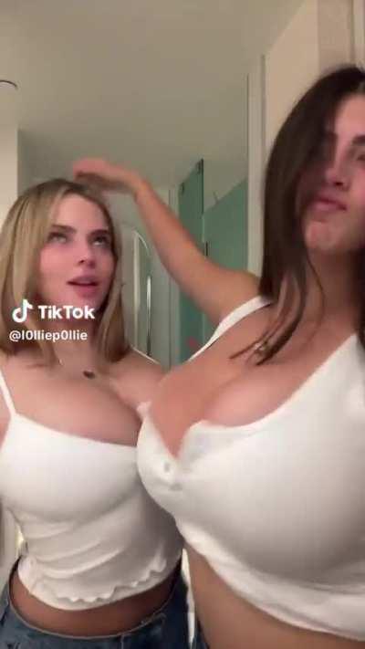 @l0lliep0llie so much titty in one video