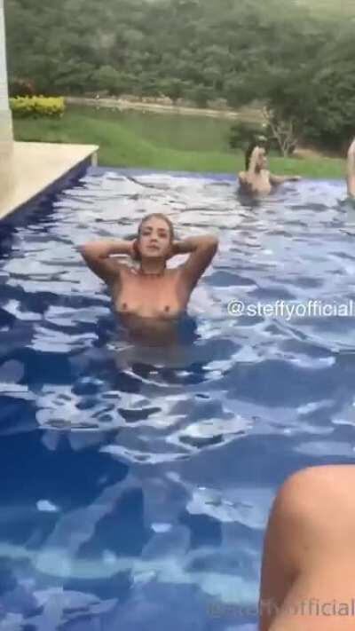 Pool party 😏🔥