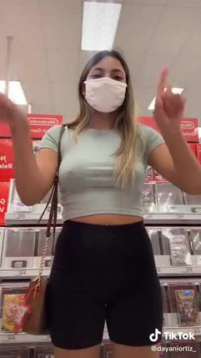 @dayaniortiz_ #pokies in store