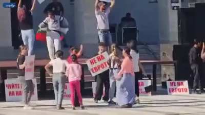 Bulgarian Indians are demonstrating against the adoption of the euro. They are concerned because they have only seen euro banknotes in Germany and do not believe the currency will work on Bulgarian territory.