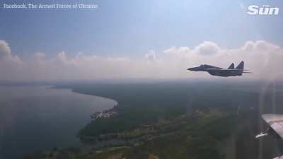 Ukranian Mig-29 attacks russian forces POV video