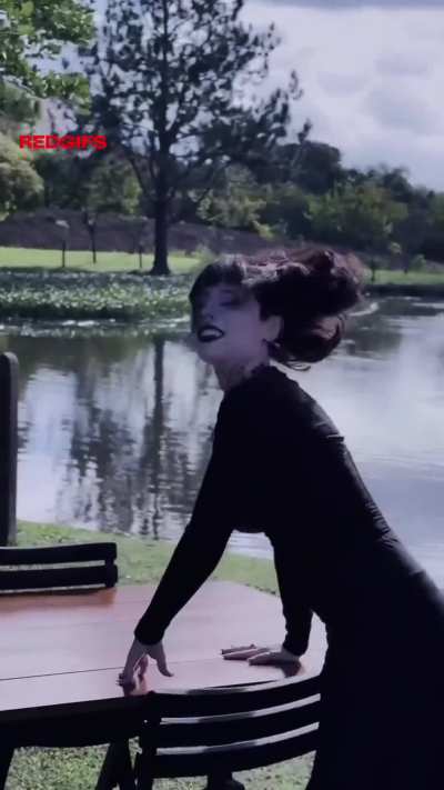 Lips sync to no clothes real quick