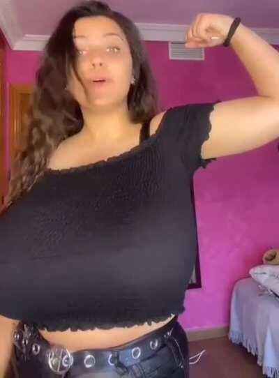 Yiddlelicious bodylelicious figure🥵🥵🥵