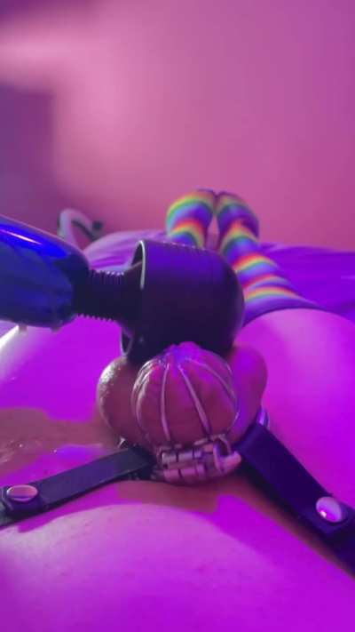 Did you know using a vibrator on your cage is one of the cutest ways to cum? 💞