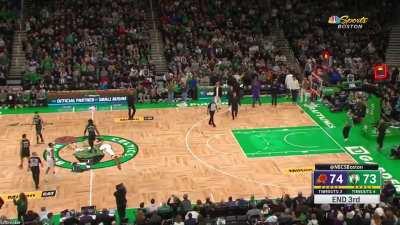 [Highlight] Ish Wainwright chucks the full court basket in after the 3rd quarter buzzer!