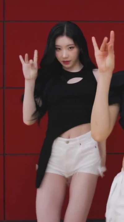 ITZY - Chaeryeong 🥵