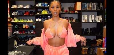 Look her tits 😍😍😍