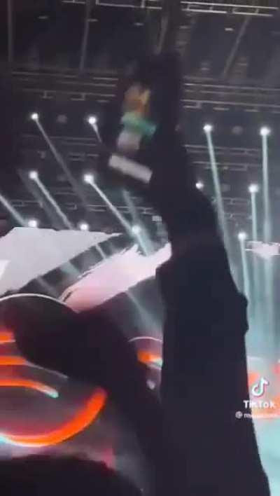 Using Tinder During a concert 