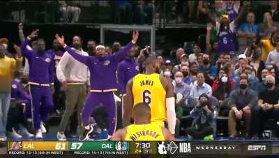 [Highlight] Lebron pulls up from the Logo