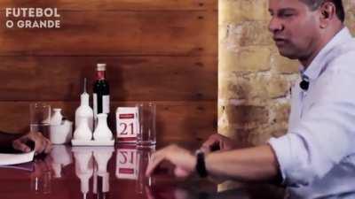 É sabido que a busca de técnico do Grêmio está complicada, eu deixo minha sugestão aqui pra facilitar o trabalho do Romildo