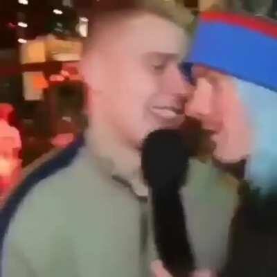 Vou sentir saudade de ver o LubiLubi fazendo isso kjkj