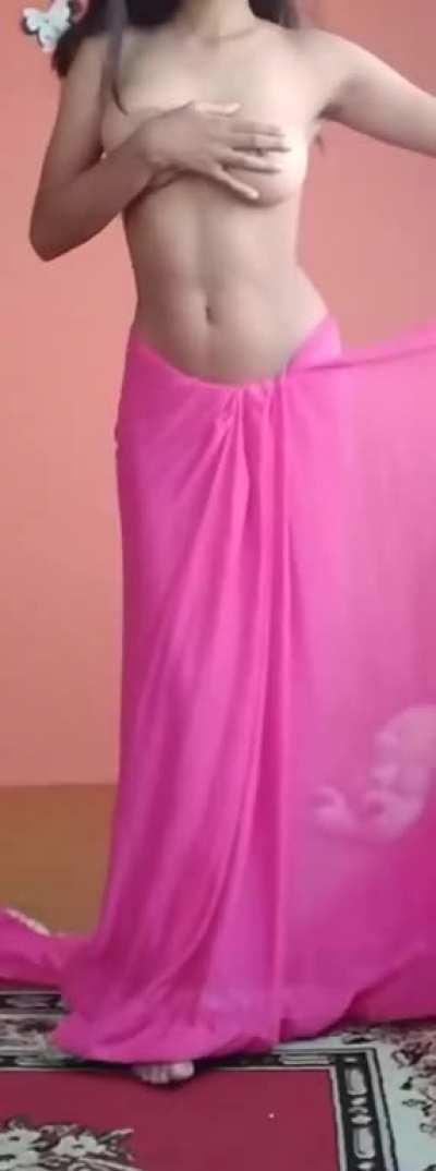 1.4 Billion Population, 1 Reason- Presenting the Indian Saree in all it's Titillating glory.