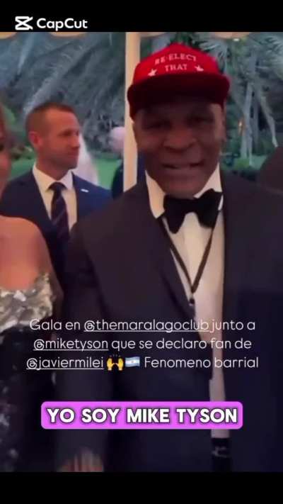 El saludo de Mike Tyson al presidente.