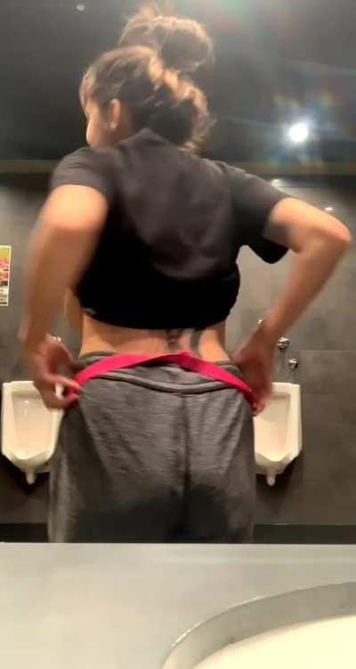 A sneaky titty reveal while I’m supposed to be working 🤫🤐