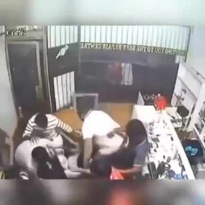 Pantera cor de rosa em ação kkk