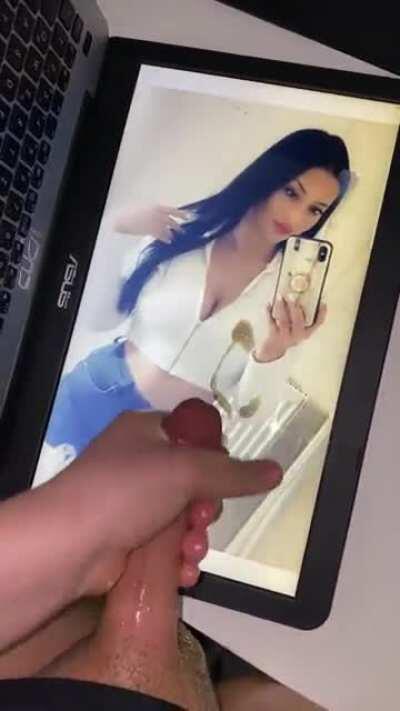 Albanerin mit fetten titten abgespritzt