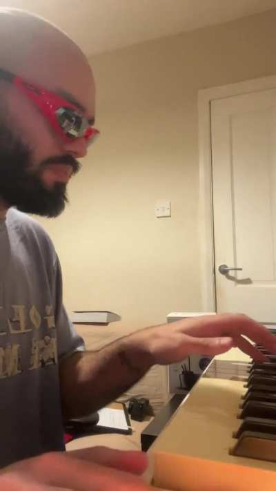 Big up Stuart Zender on the bass everytime. Keyboard version 😎