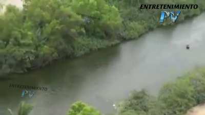 Se ve cómodo en su silloncito