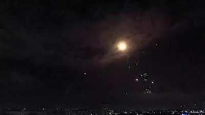 The Iron Dome balet. Recorded from my balcony in 2021 Israel-Gaza conflict. The music synced quite nicely :D