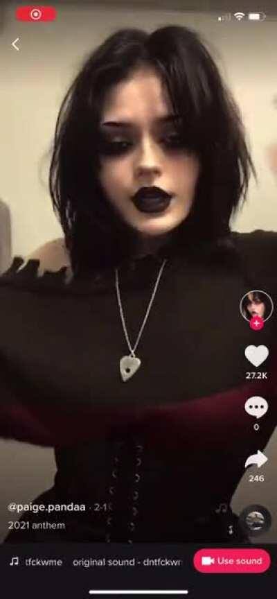 Their bio says they’re 16 I’m 😐