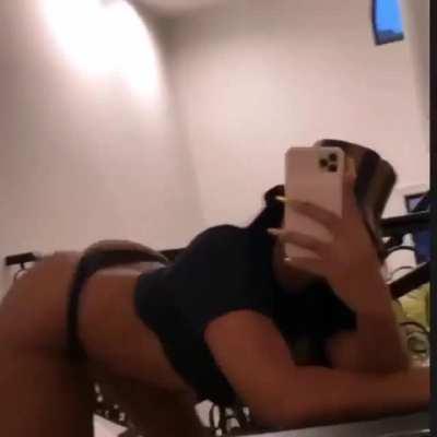 Imagine fucking her from the back bro