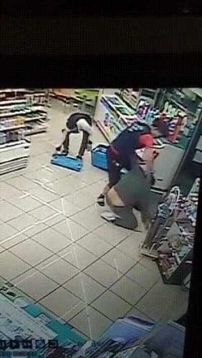 Korean convenient store cashier goom