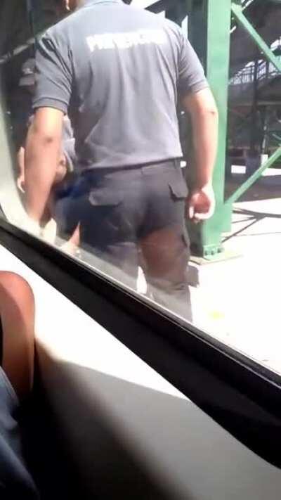 Guy tries to box with the jacked security guard