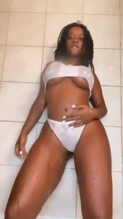 Trinity (@l0yal_trini)