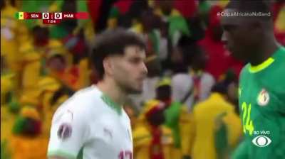 Sergio Maurício annciando o Perrengue na Band no meio da Copa Africana de Nações
