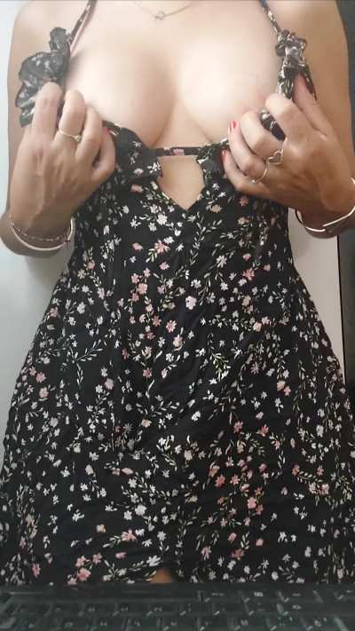 a 40-year-old mom's dress(f)