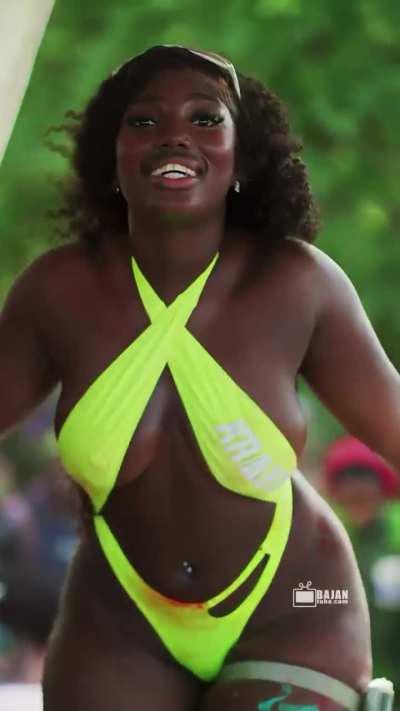 Melaxgoddess (@melaxgoddess)