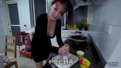 Mrs Fei Fei making ice cream