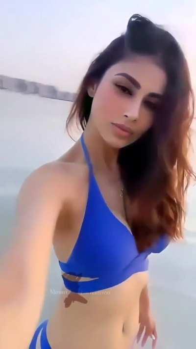 Mouni Roy 