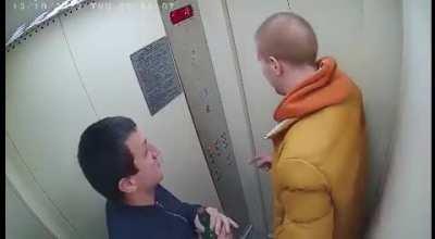 Couple of drunks in the elevator in St.Petersburg