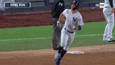 [Highlight] Giancarlo Stanton hits a walk off grand slam as the Yankees defeat the Pirates 9-8!