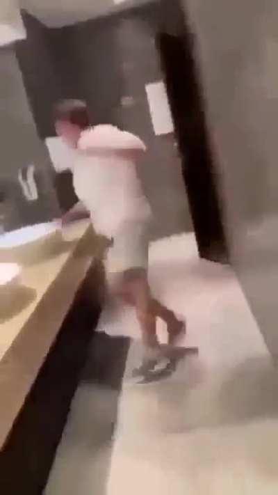 I have no idea what's happening but I'm pretty sure this belongs here.