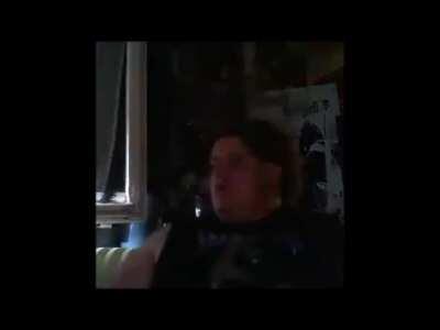 Wenn du die Fenster aufmachst weils endlich abgekühlt hat, du in Ruhe zoggne willst, aber irgendwelche Kinder auf der Straße spielen und rumschreien