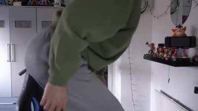 Why is Lewis so thicc?