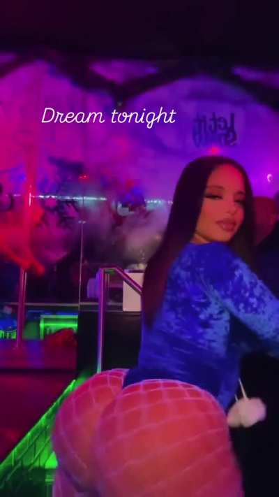 Throwing that ass back