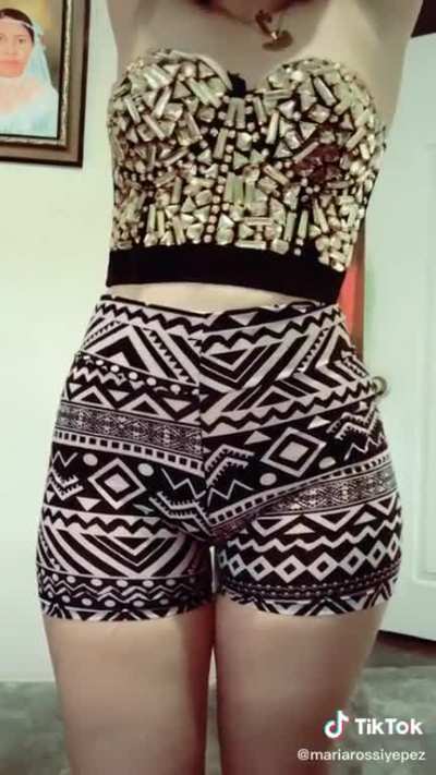 Que será lo que tiene ella ? 😂😂