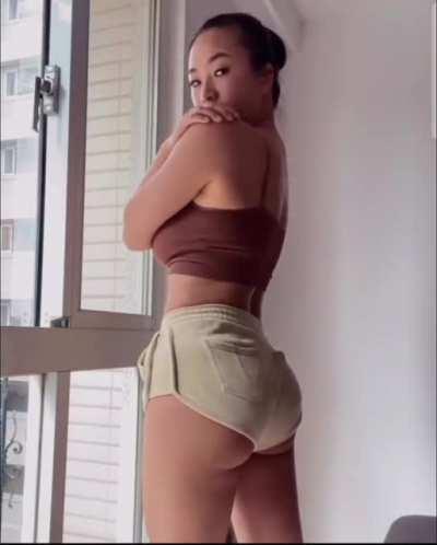 Loving those booty shorts 🍑