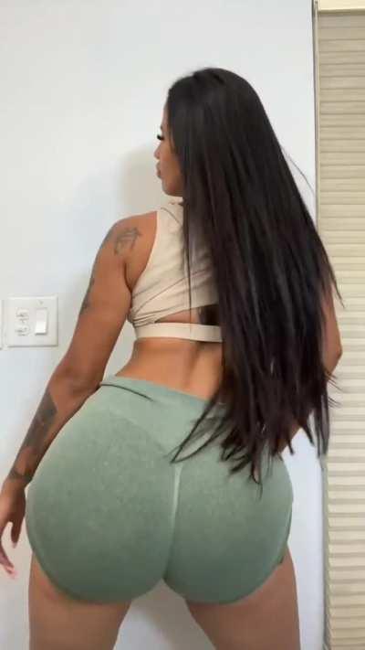 Havaryk Dancing in workout oufit looking so sexy