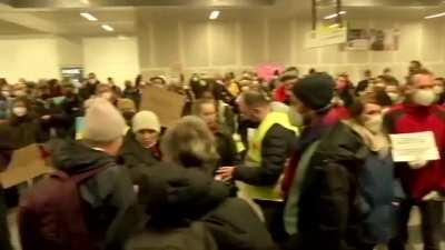 Thousands of Berlin residents showed up at the central train station with sign boards offering refugees fleeing Ukraine a place to stay