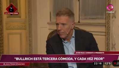 Fantino: vos sabes que a los de JxC los pone muy mal que digas que no entran al ballotage? Milei: *tira un coso al piso* Que hago me enojo con la ley de gravedad? O admito que los tiré yo por salame?