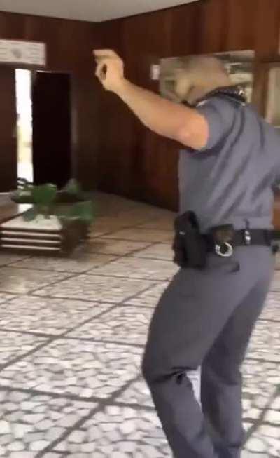 Se liga no passinho do Capit&atilde;o 😎