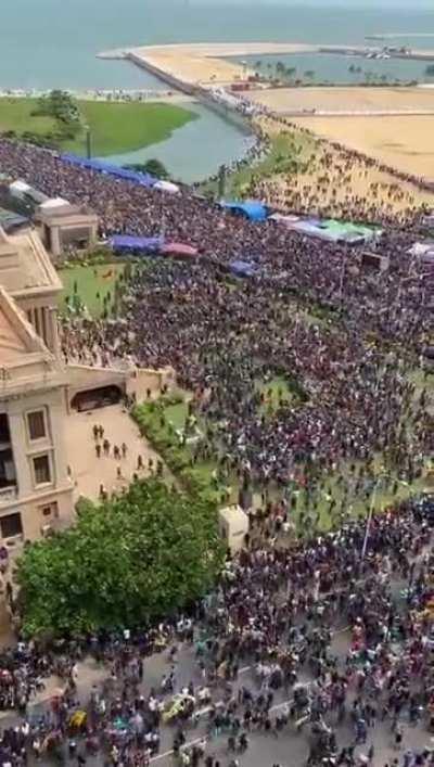 Sri Lanka: Les manifestants viennent de prendre le contrôle de la résidence du président, qui a fui quelques minutes avant