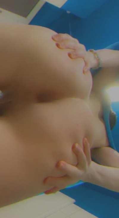 [19] Jiggle my little vanilla cake